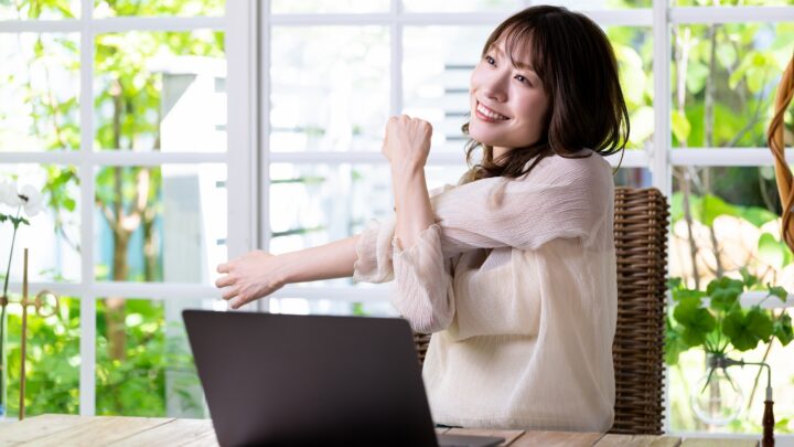 大人女性のための冬のストレッチ法：冷えやコリを解消する簡単ルーチン