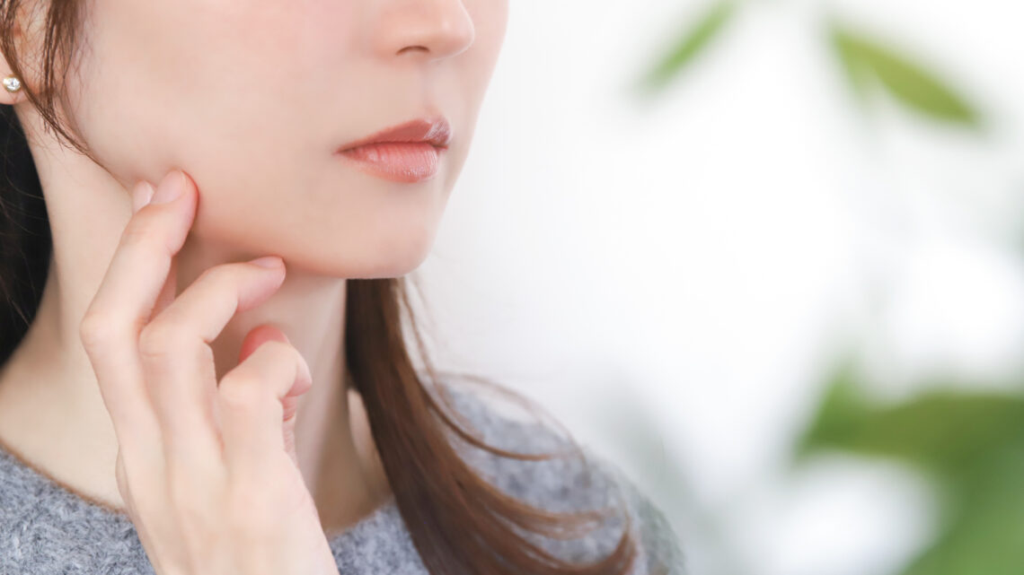フェイスラインが変わる!?顔まわりのむくみ取りマッサージ術
